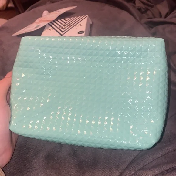 🪿Brand New 3 piece Makeup bundle! - Picture 7 of 8